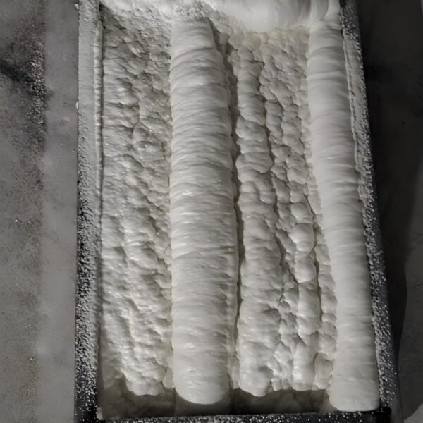 Environmentally friendly polyurethane low temperature spray rigid foam combination material