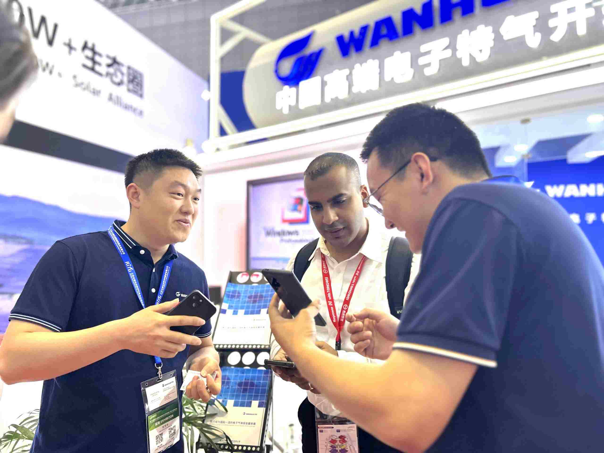 Marketing staff and exhibitors share technology and discuss ideas